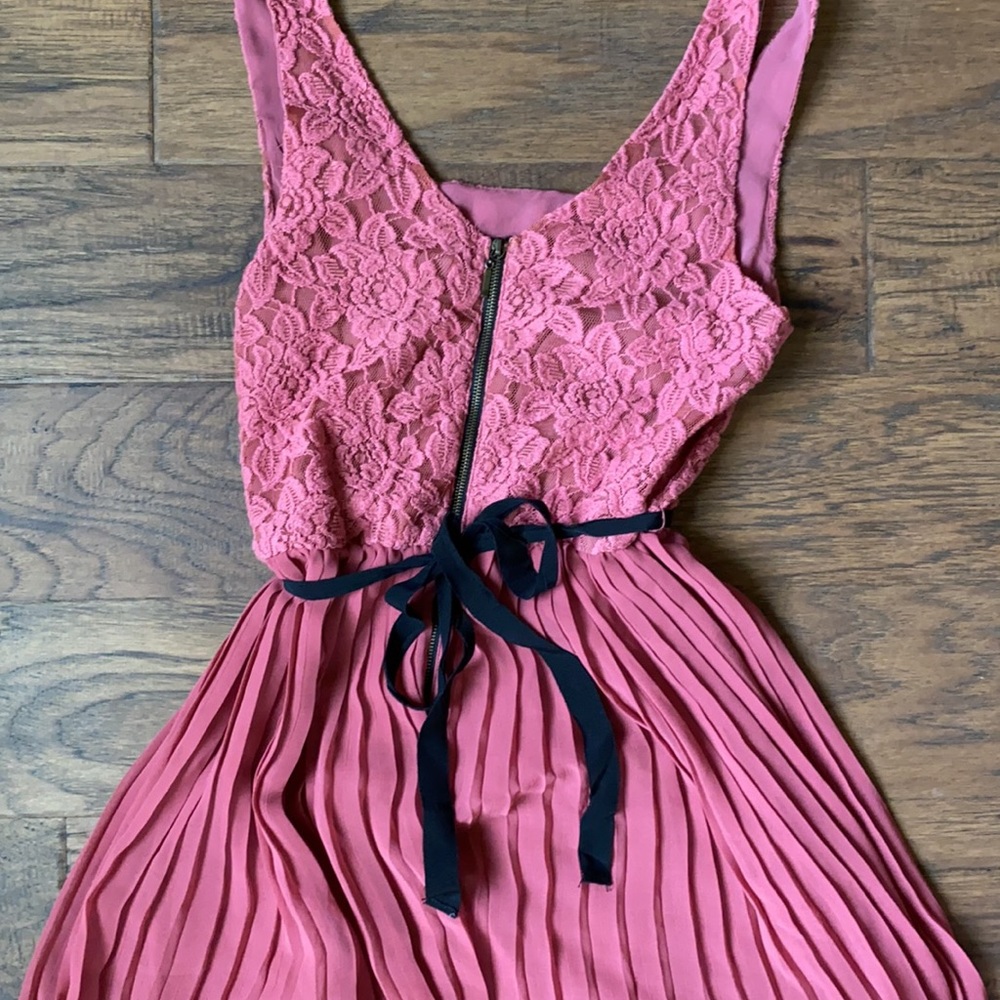 Pleated and Lace Dress - Picture 3 of 3